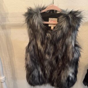 GB Girls Fluffy Vest in Black and Gray